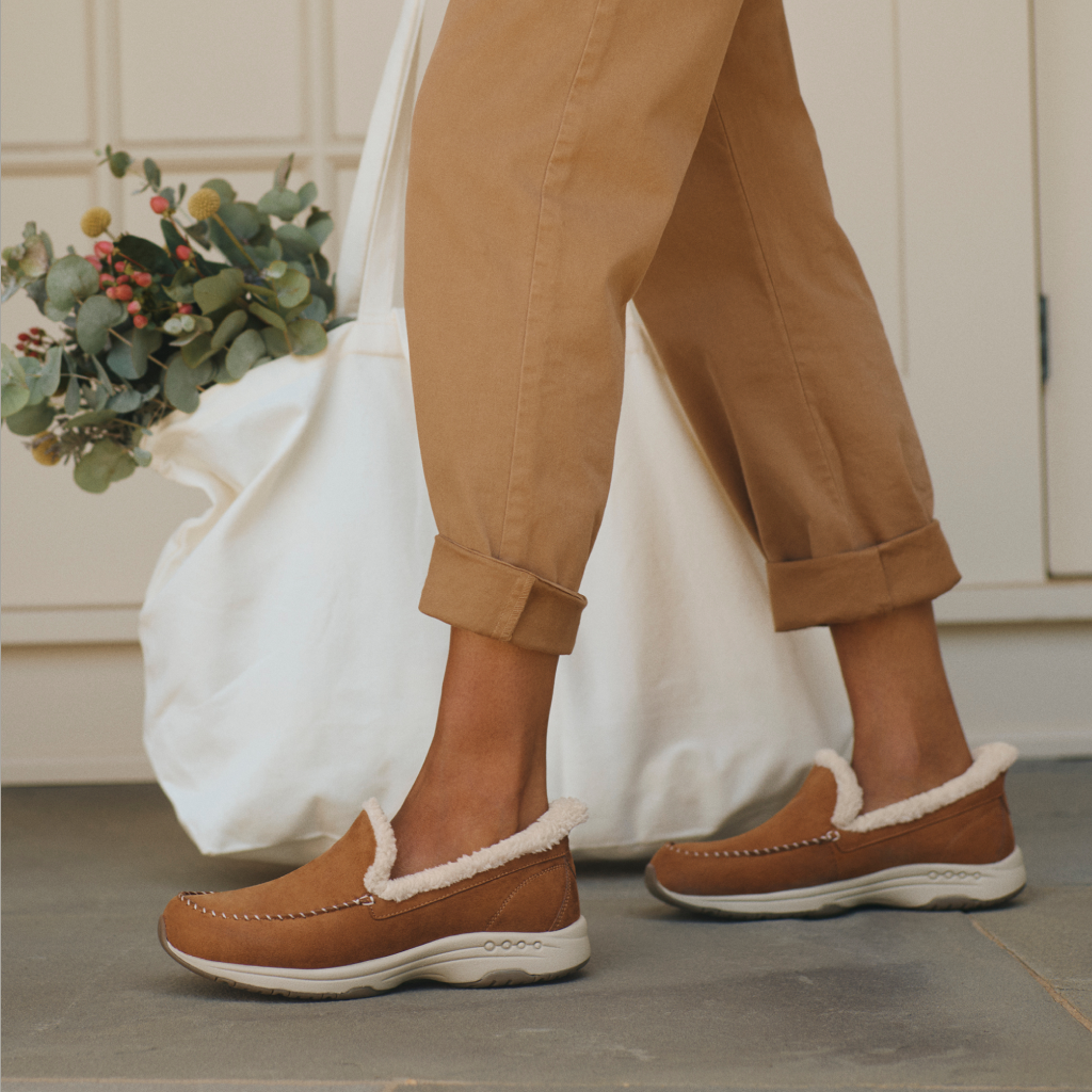 Promotional banner featuring Tysin sneakers