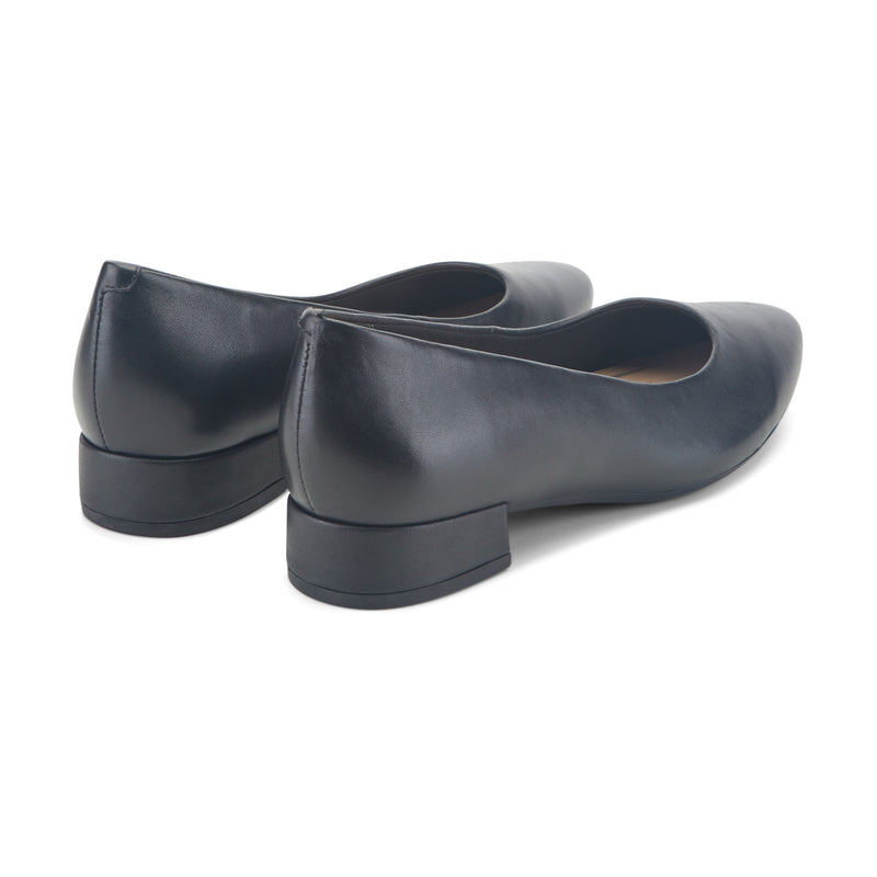Women's Caldise Leather Low Heel Dress Shoes - Black Leather | Easy Spirit Women's Caldise Leather Low Heel Dress Shoes - Black Leather | Easy Spirit