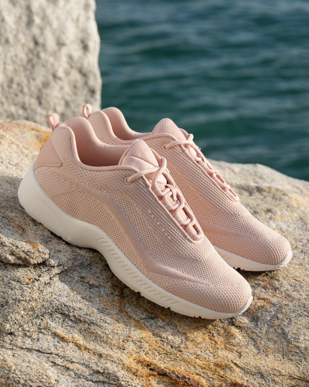 Easy Spirit sneakers in pink 
