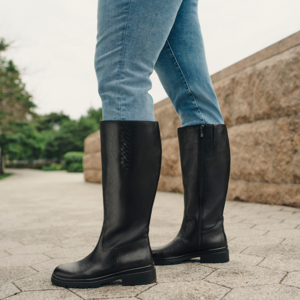 Promotional banner featuring Petulla boots